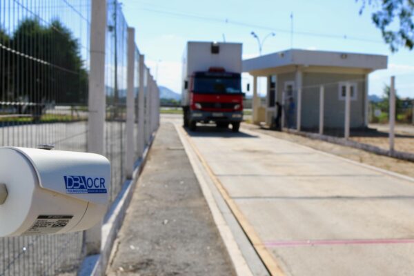 Identificação de Veículos OCR : ALPR25